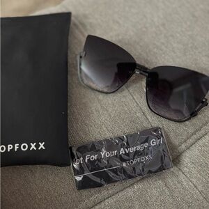 Top foxx sun glasses
Brand new never worn
